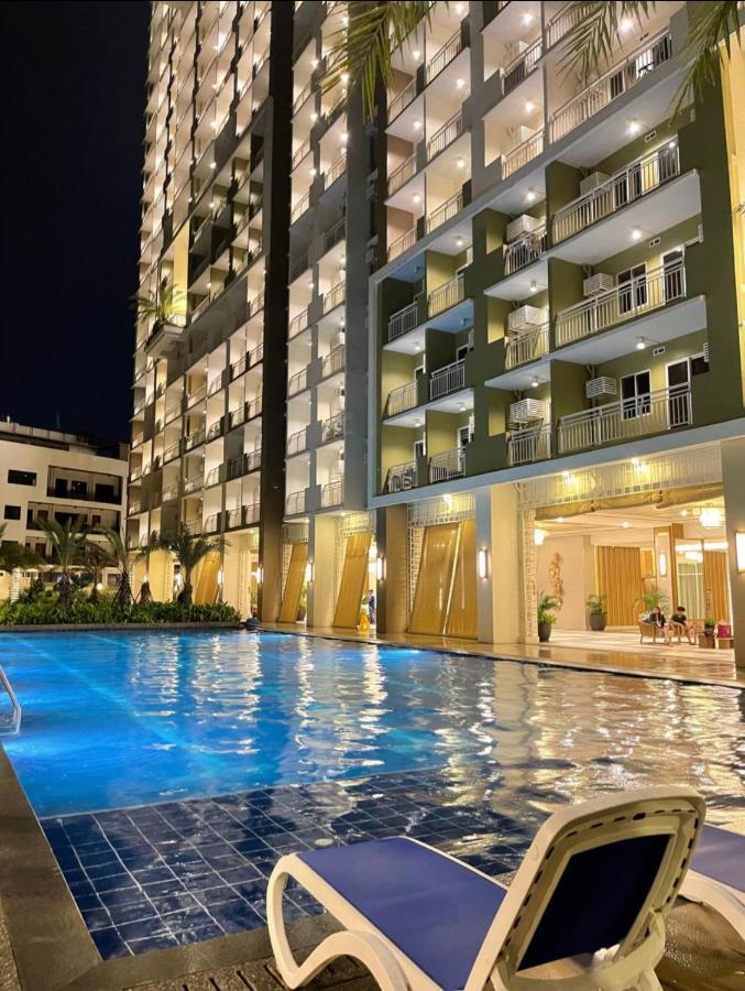 The Celandine By Dmci Homes Caloocan Экстерьер фото